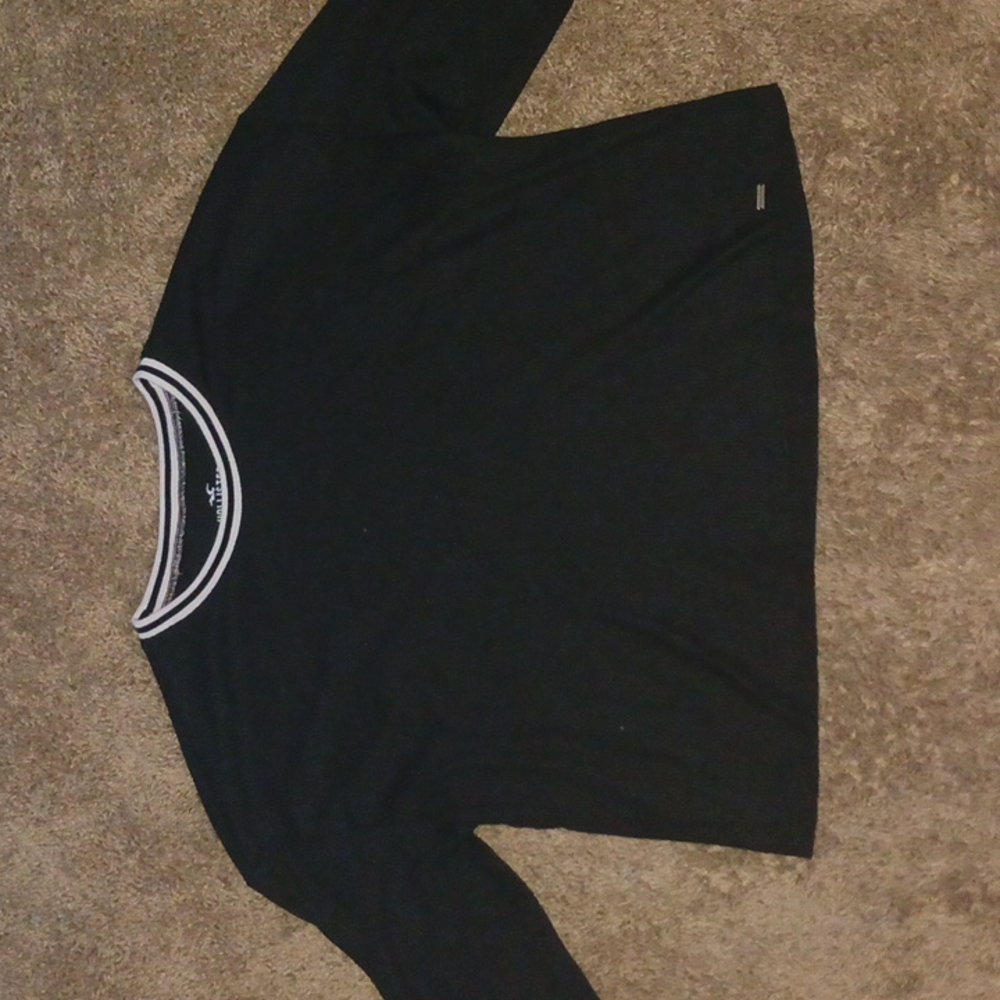 Black long sleeved crop top